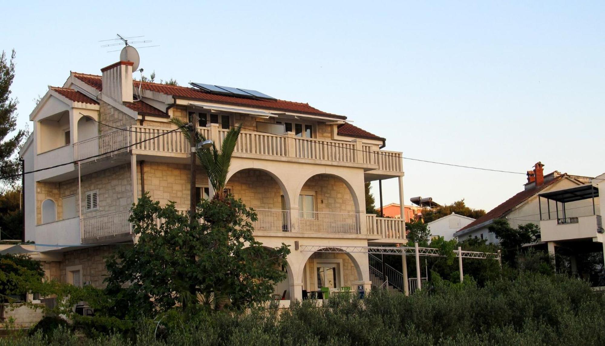 Apartment For Four Persons With Sea View In Trogir Near The Beach Exterior photo