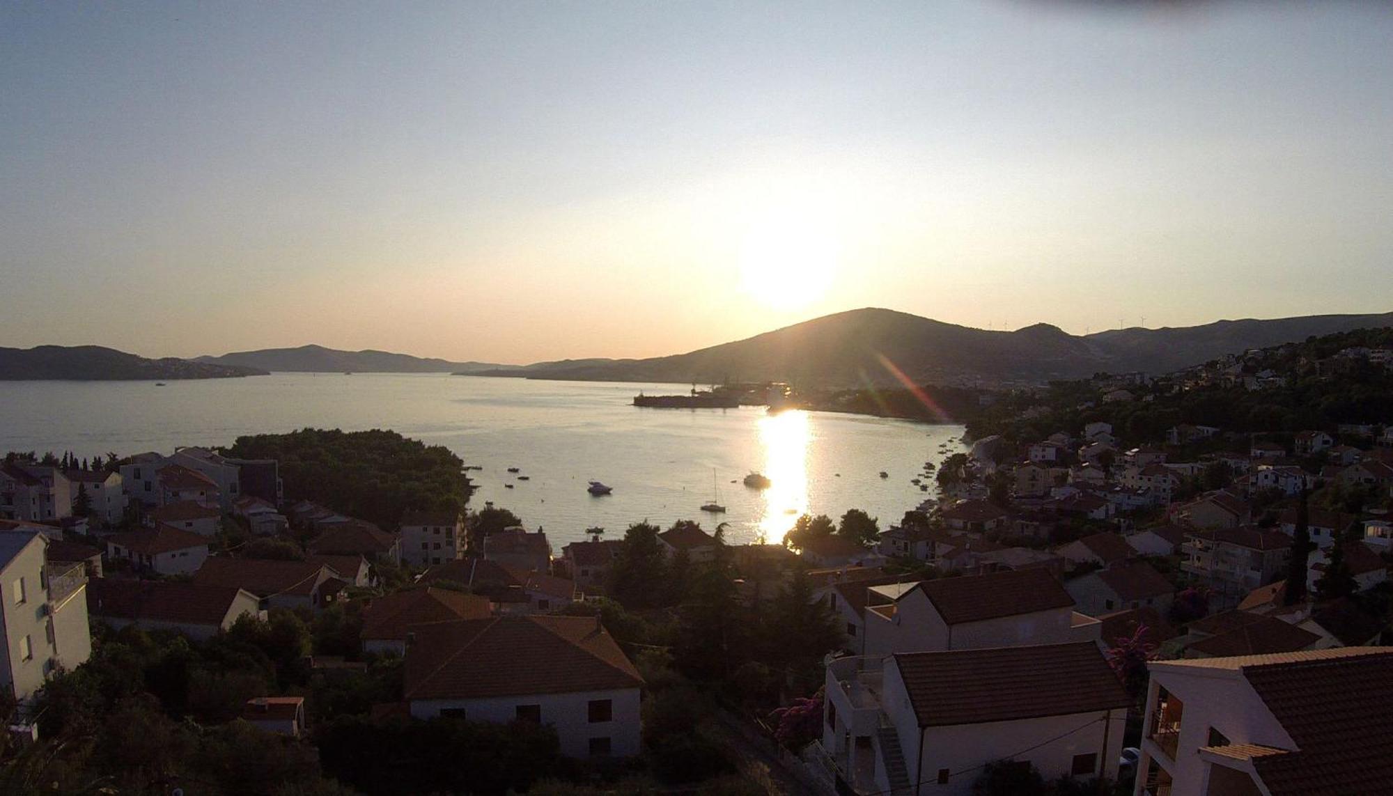 Apartment For Four Persons With Sea View In Trogir Near The Beach Exterior photo